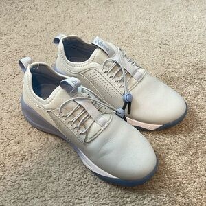 Clove nursing shoes. Size 7.5. Only worn once.